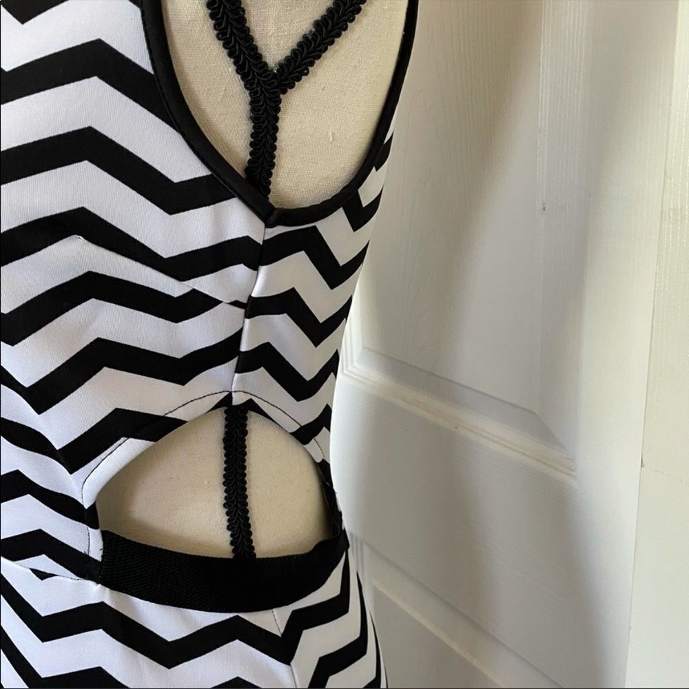 ModCloth Sis Sis Black and White Chevron Body Con Dress, Large - Picture 7 of 9